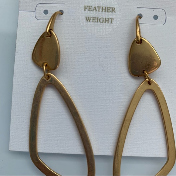 NWT Kendra Scott Kira Feather Weight Vintage Gold Metal Earrings - Picture 4 of 6